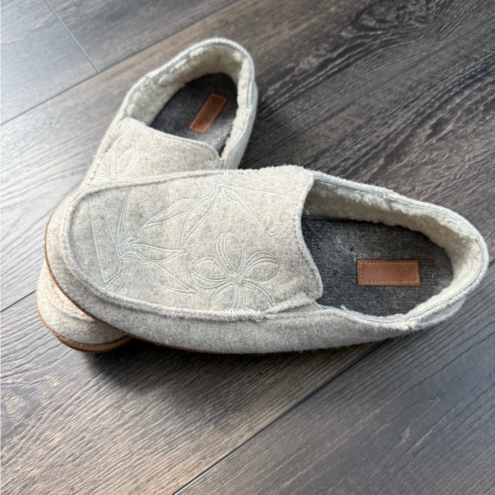 OluKai Women's Kilohana Slippers- Like New